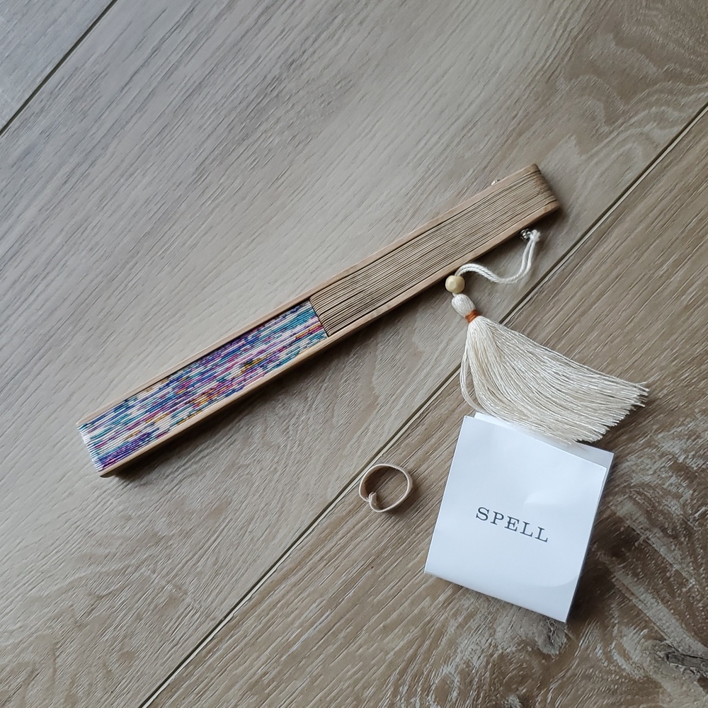 Spell Lovebird Handheld Fan - Chamomile - Picture 3 of 5